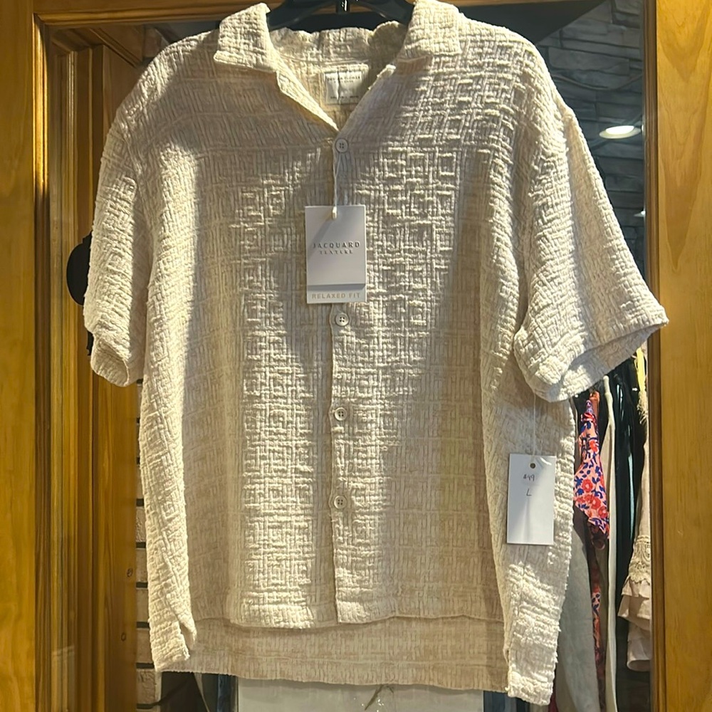 NWT Men’s Cream Short Sleeve Textured Shirt Large
